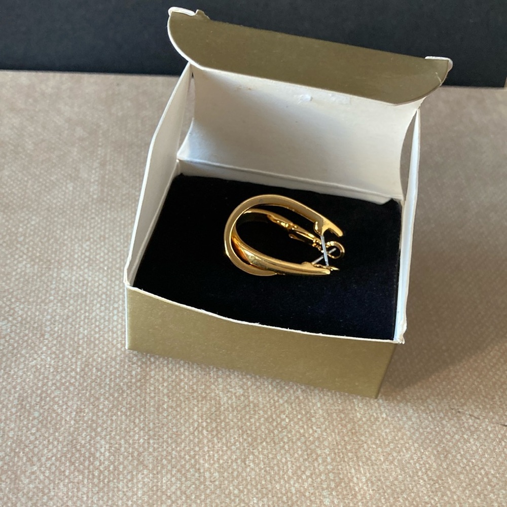 Avon Vintage Jewelry, Sleek and Classic J-Hoop GoldTone Earrings | NIB E40 - Picture 8 of 9
